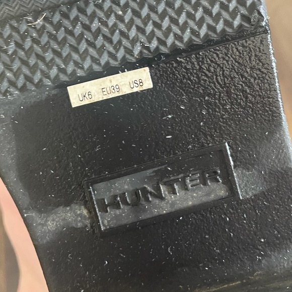 Hunter Refined Short Rainboots in Black, Size 8 - Picture 6 of 7